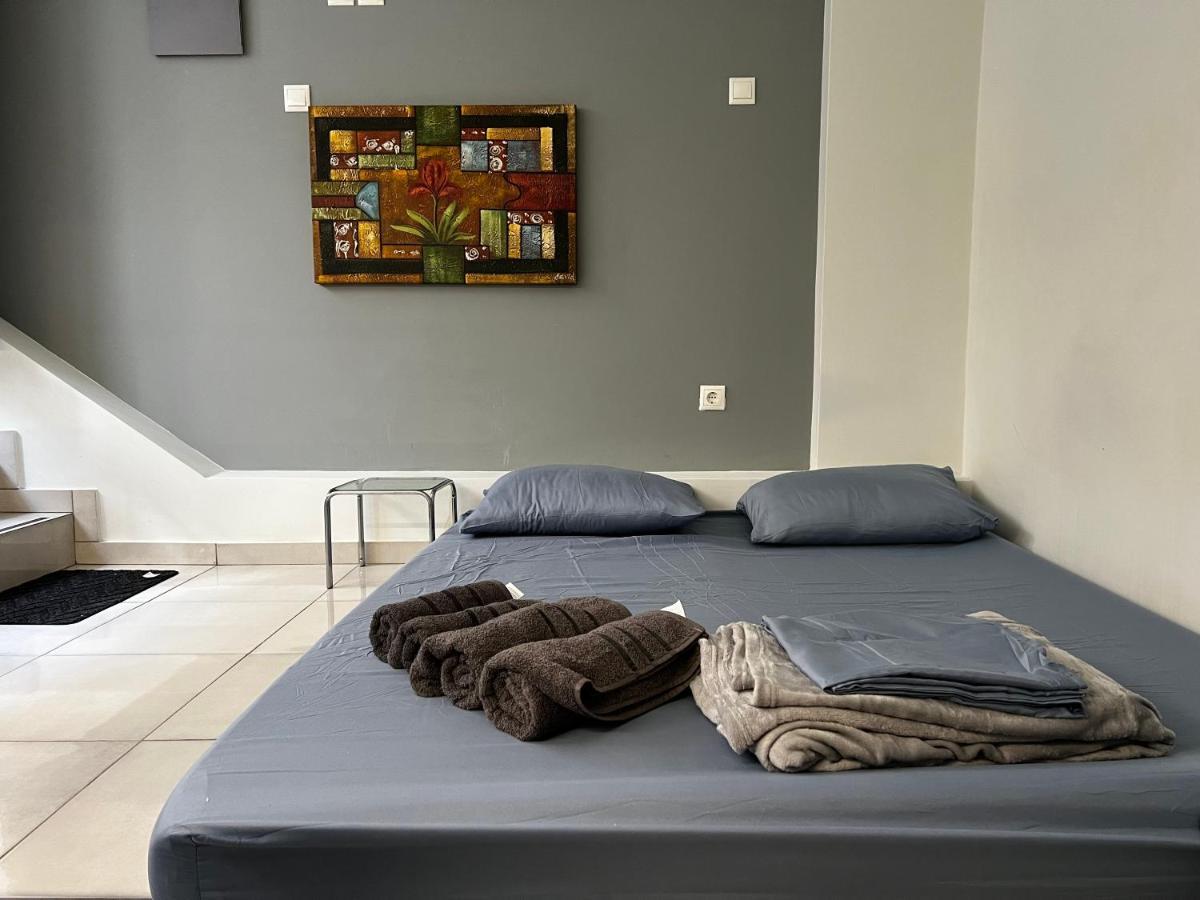 Budget Private Room In The Center Atene Esterno foto